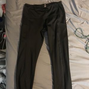 Workout pants with phone holder